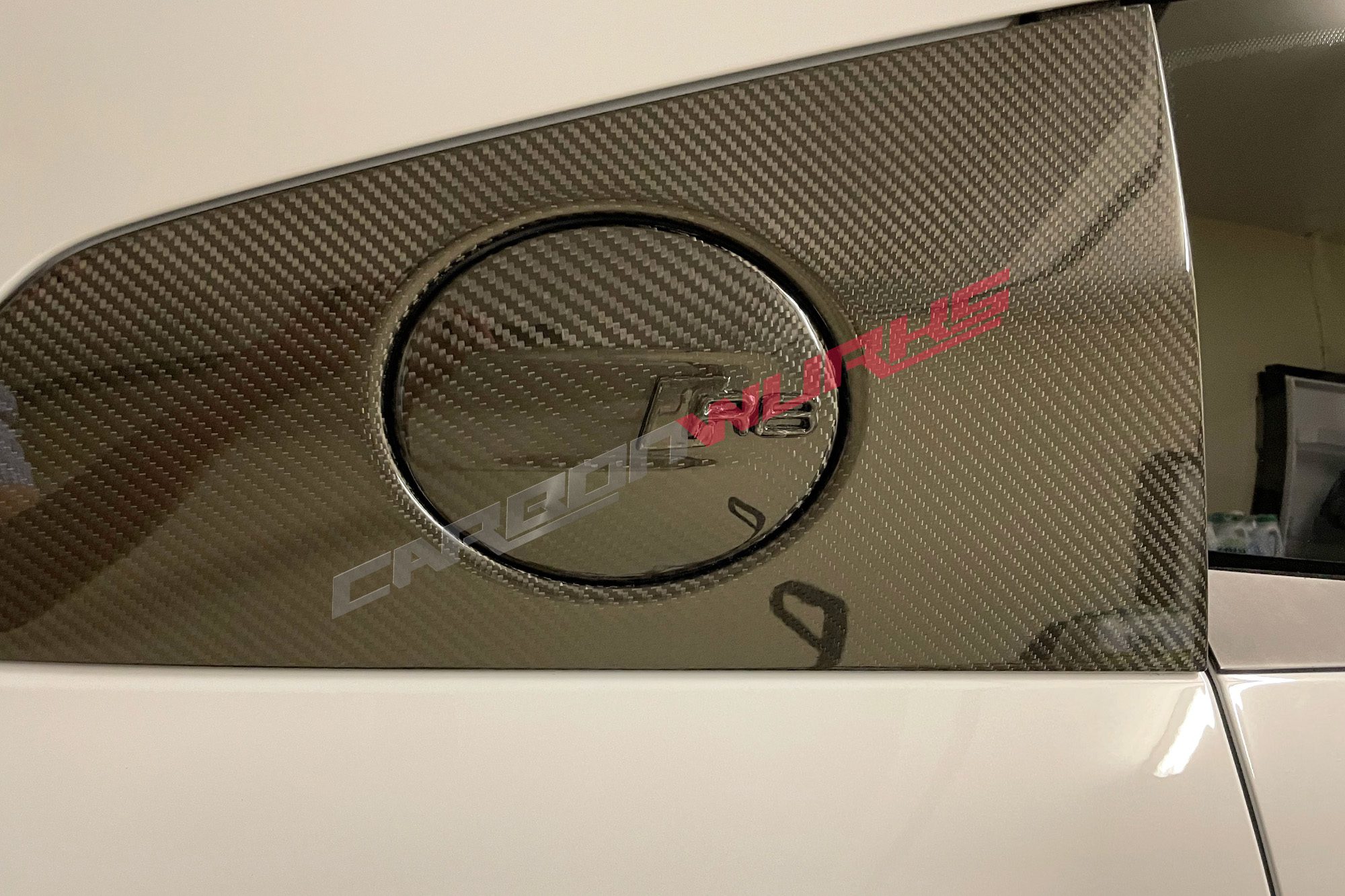 Audi_R8_Carbon_Fibre_Fuel_Flap1