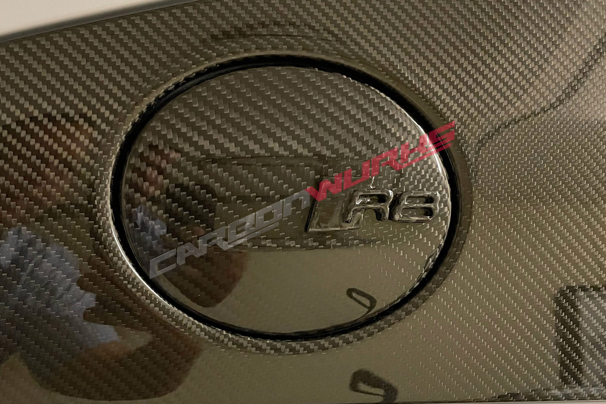 Audi_R8_Carbon_Fibre_Fuel_Flap2