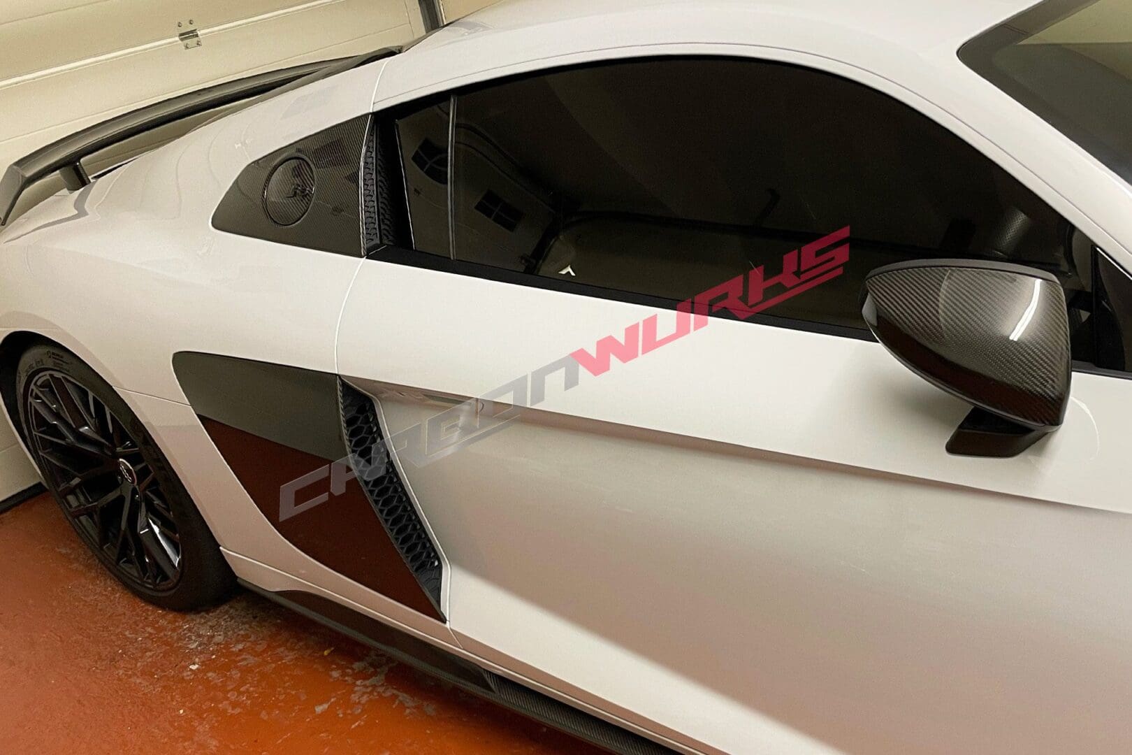 Audi_R8_Carbon_Fibre_Fuel_Flap3