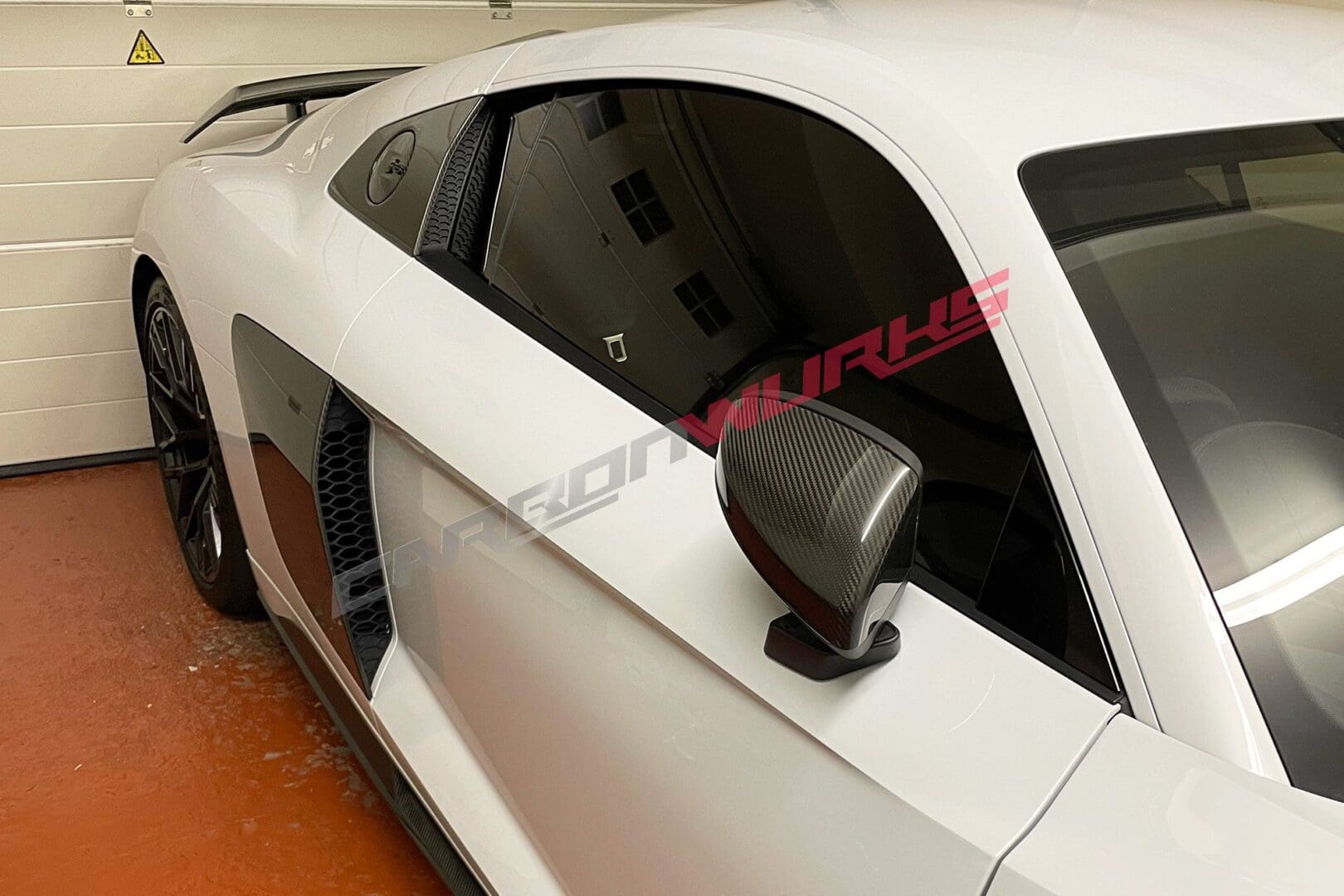 Audi_R8_Carbon_Fibre_Fuel_Flap4
