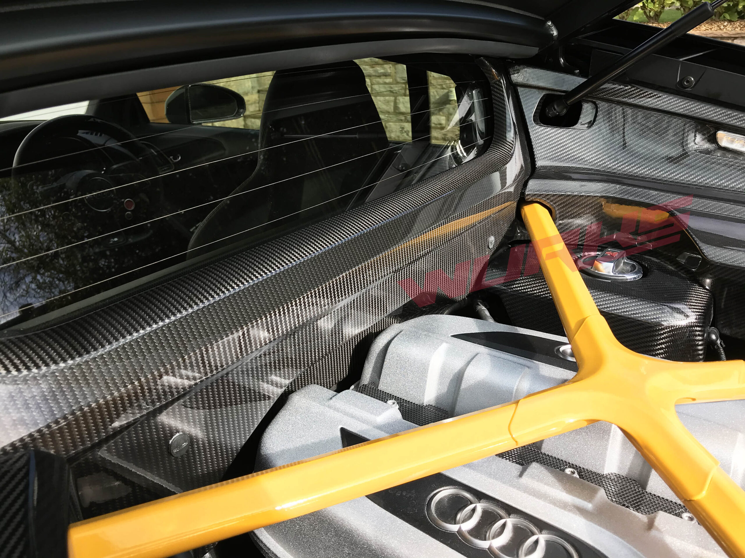 R8 Engine Bay 05