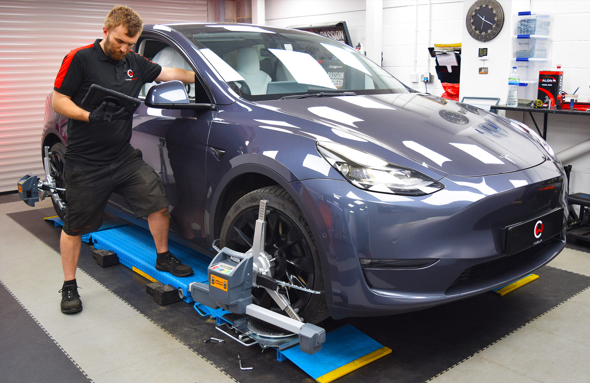 Uneven Tyre Wear on Tesla Model 3 & Model Y – Causes, Symptoms & Fixes